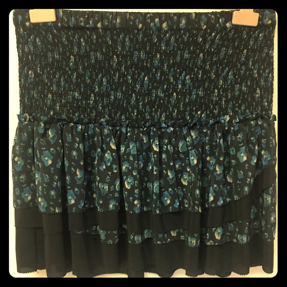 Pam & Gela Skirt Size Medium
